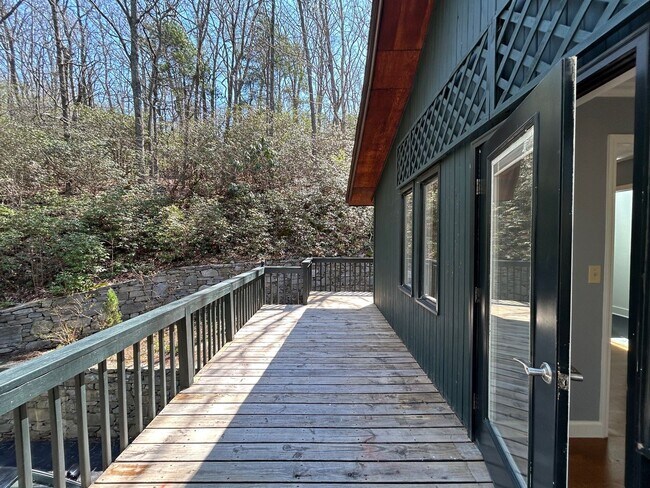 Building Photo - Central AVL - Large Custom Built Home with...