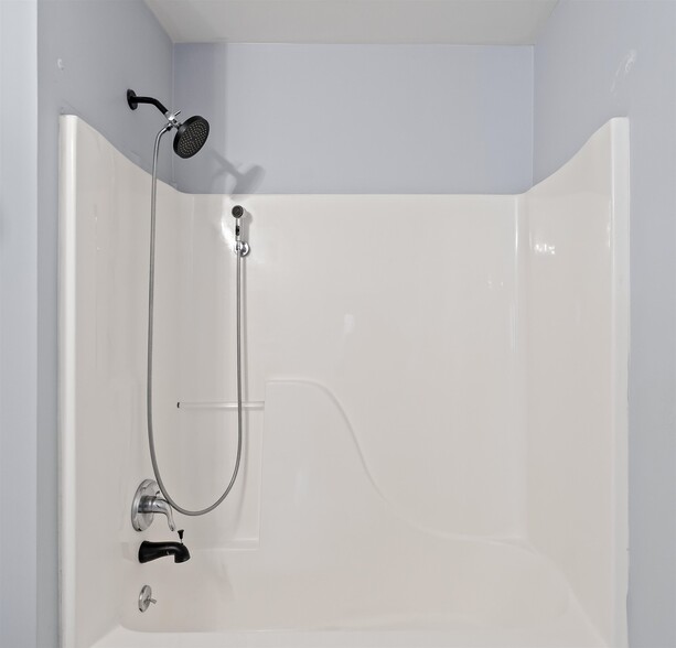 Building Photo - 512 W 12 Mile Rd