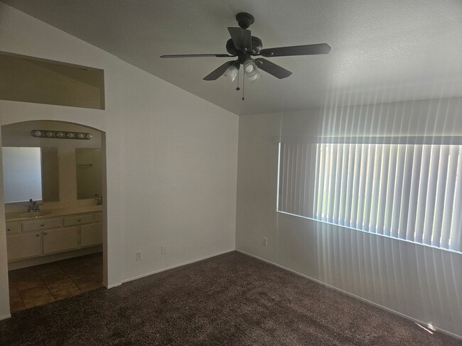 Building Photo - 3 bedroom home on cul-de-sac!