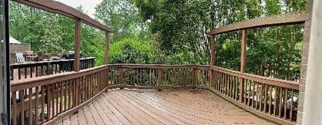 Building Photo - 5954 Norham Dr