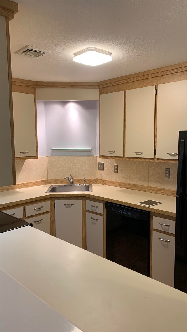 Building Photo - 30 Ledgewood Hills Dr