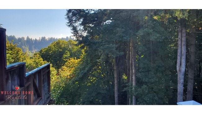 Building Photo - 2 bedroom townhome condo with AMAZING view...