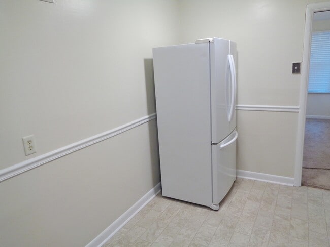 Building Photo - **Available February** Spacious 3 Bedroom 2 Bath in Savannah!