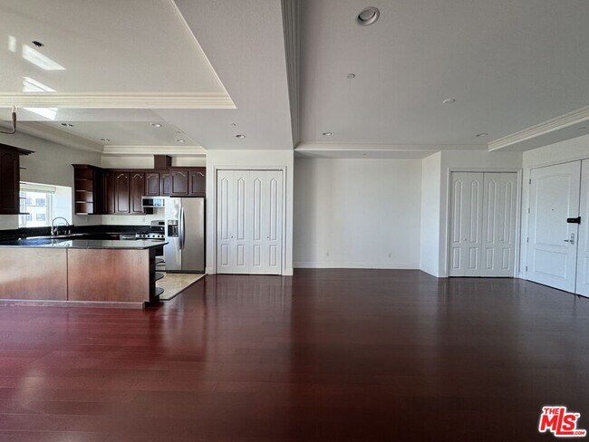 Building Photo - 700 S Ardmore Ave