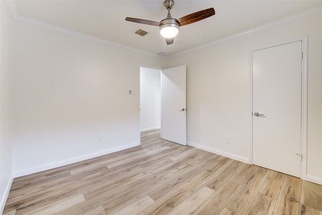 Building Photo - 10322 Lynbrook Hollow St