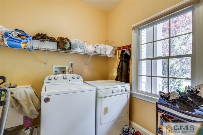 Building Photo - 35 Old Mill Rd