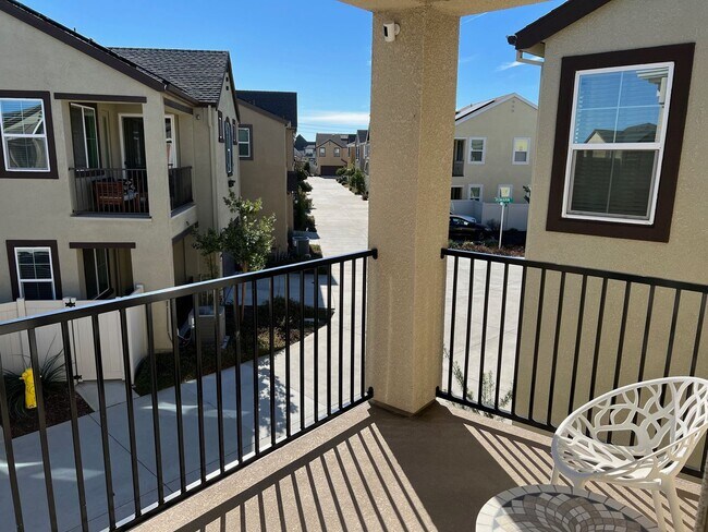 Building Photo - Stunning Former Model Home in Prime Rosevi...