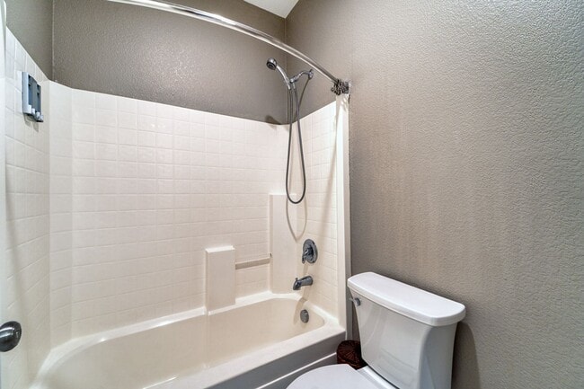 Building Photo - Stunning 4-Bedroom Home in Plumas Lake