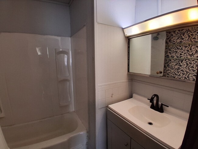 Building Photo - 501  Avenue-B