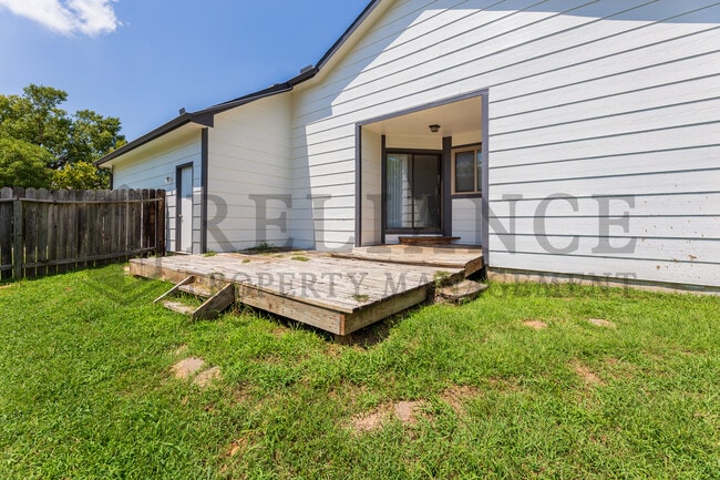Building Photo - 6534 E 39th Ct N