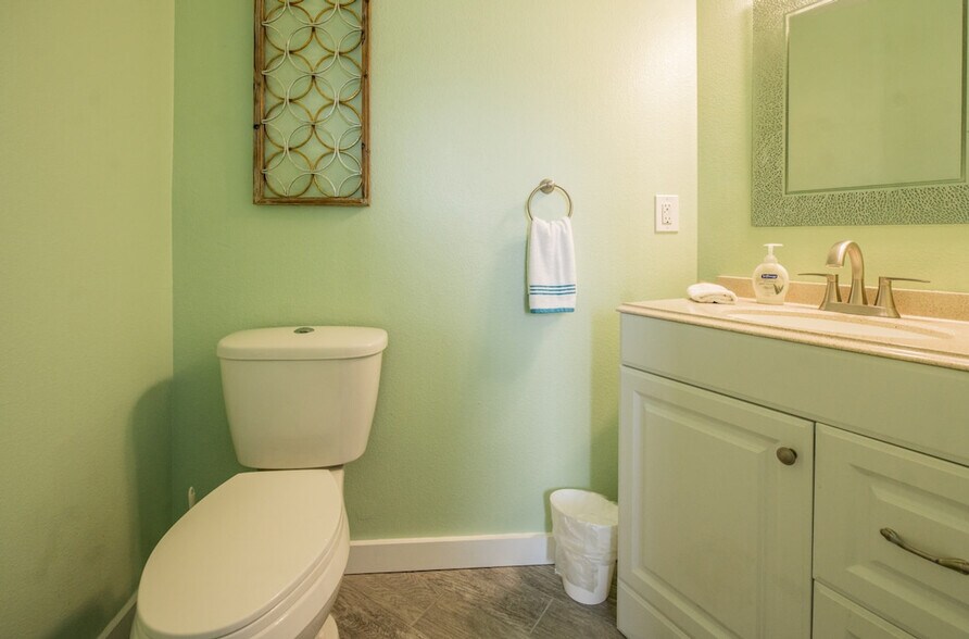 Building Photo - 1923 Eleventh Street-SI ID1023230P