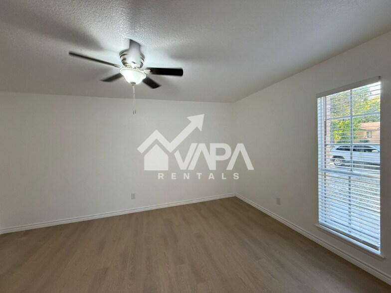 Building Photo - 216 Kimberly Dr