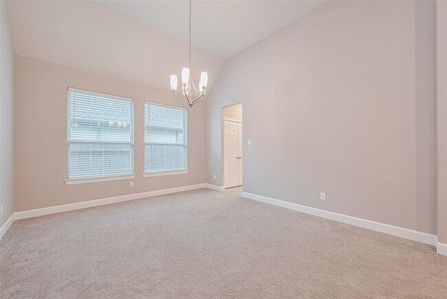 Building Photo - 5511 Highland Dr