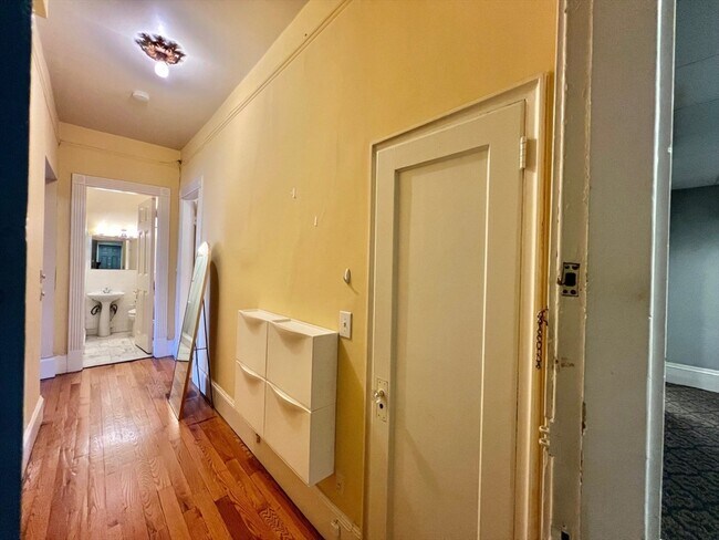 Building Photo - 271 Dartmouth St