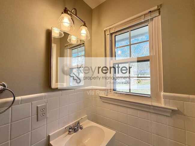 Building Photo - 1322 Koblan Dr