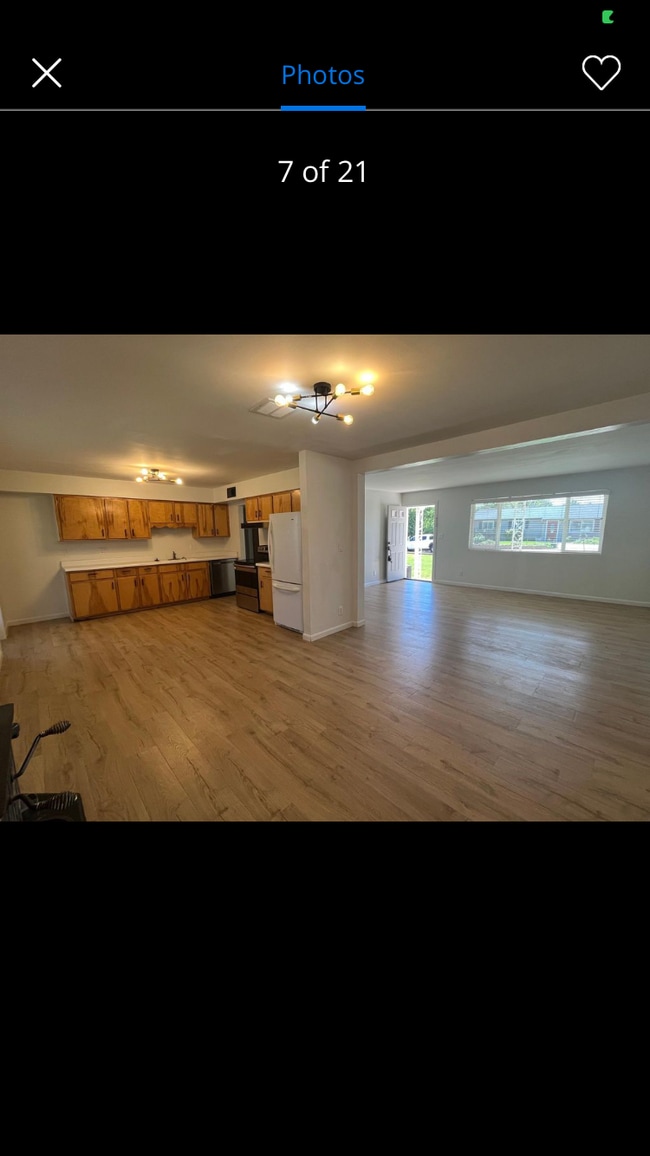 Building Photo - 274 W Spruce Ln