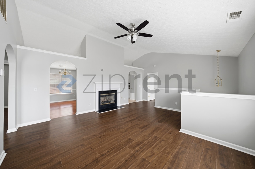 Building Photo - 1512 Buckingham Pl