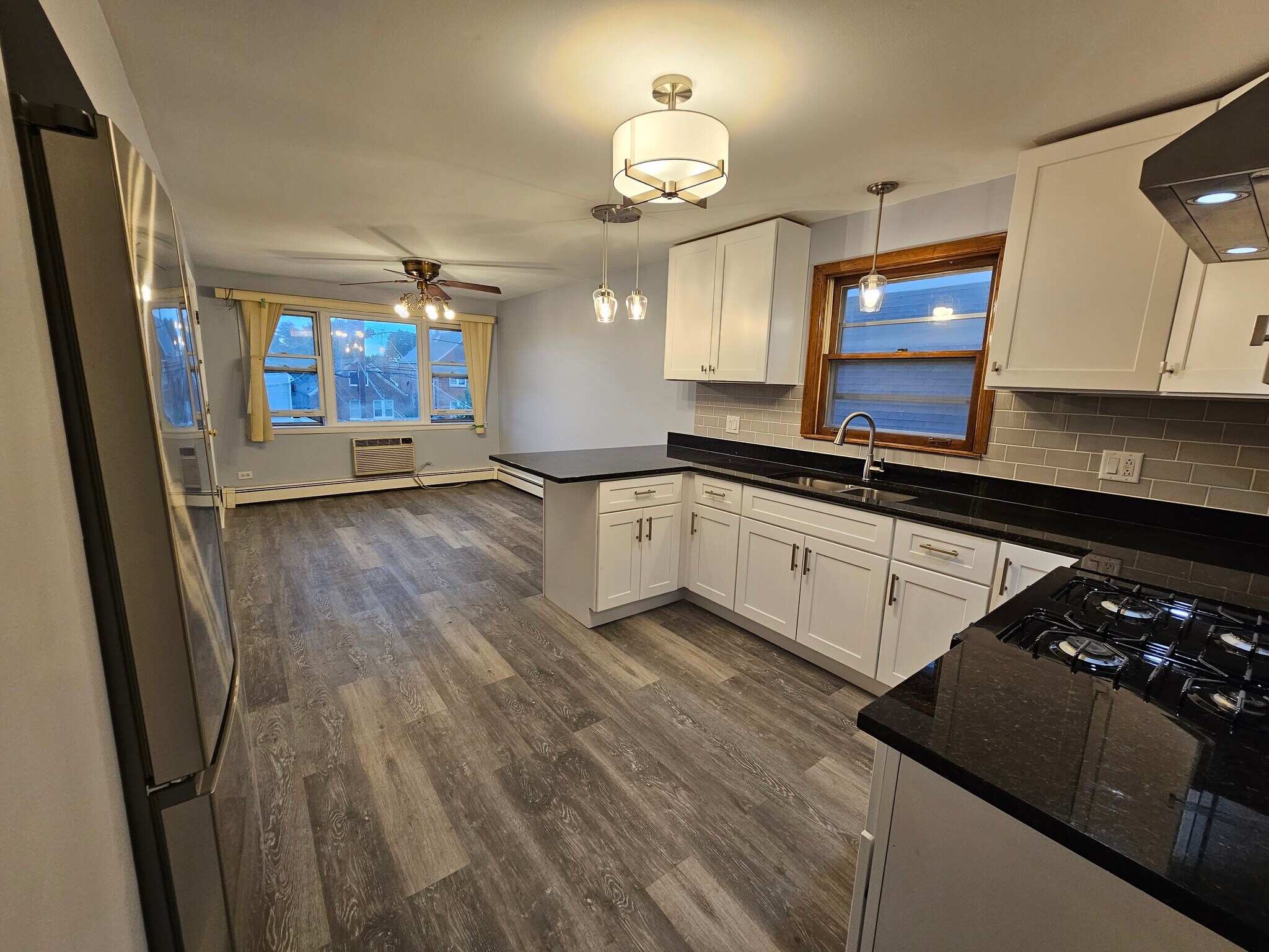 Building Photo - 4640 South Avers Avenue