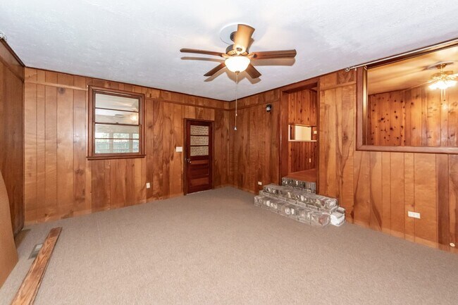 Building Photo - 453 Wade Hampton Dr