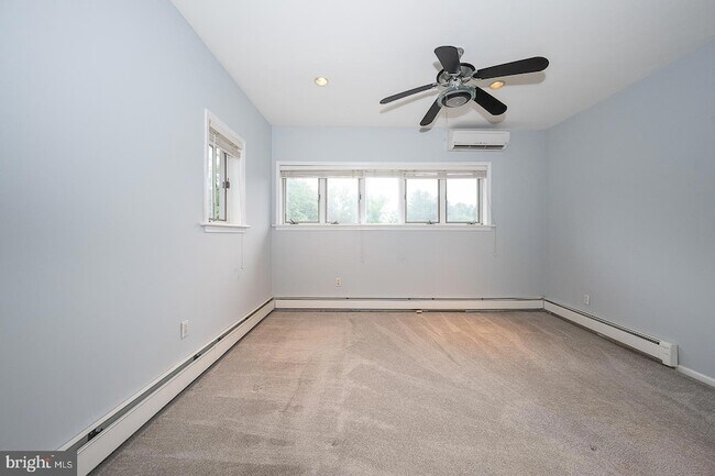 Building Photo - 212 Elm Terrace