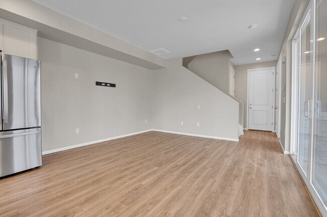 Building Photo - $2,600.00, 3 bedroom, 2.5 bathroom located...