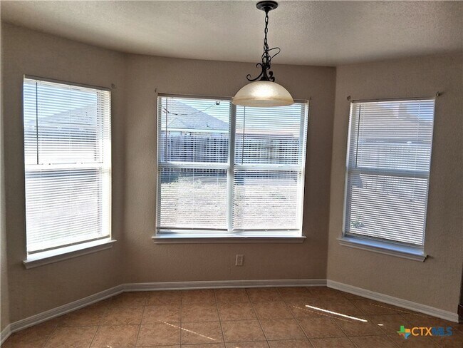 Building Photo - 3107 Lavender Ln