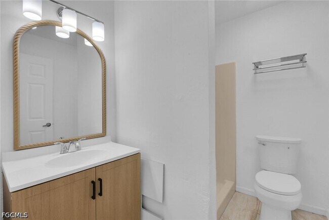 Building Photo - 128 Harold Ave S