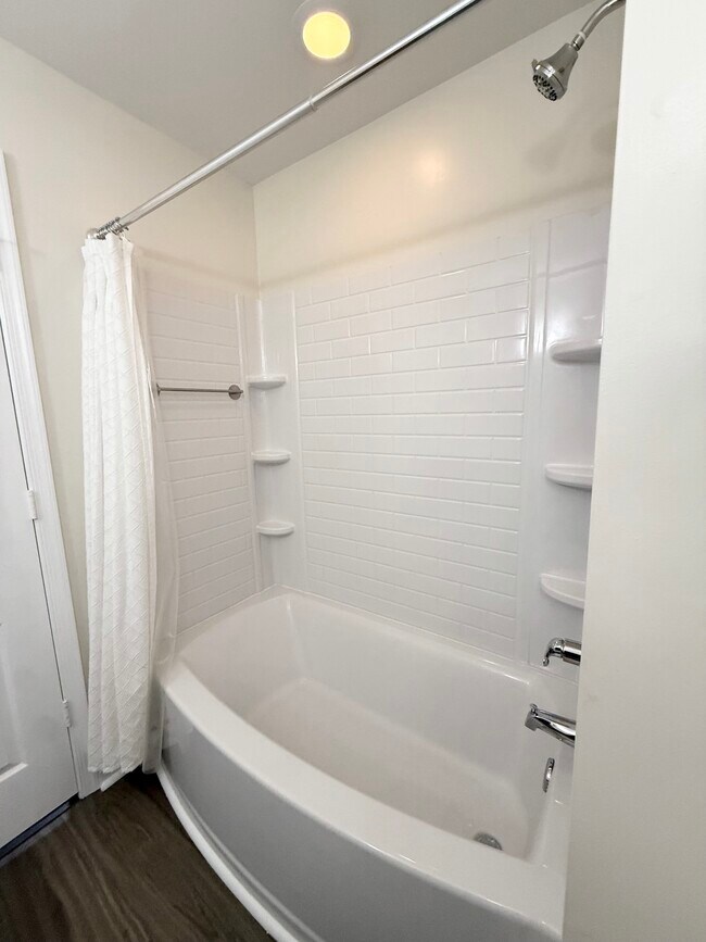 Building Photo - 410 Oakstone Trl