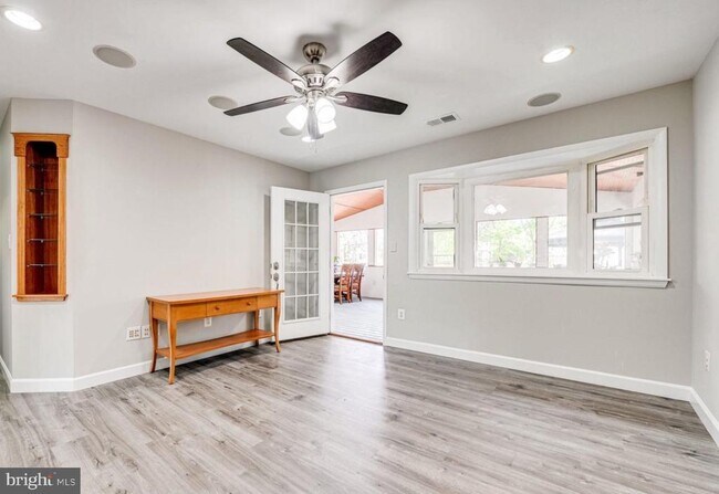 Building Photo - 4005 Lees Corner Rd