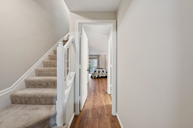 Building Photo - Welcome home to this beautifully updated end-unit townhome in the heart of Kingstowne — one of No...