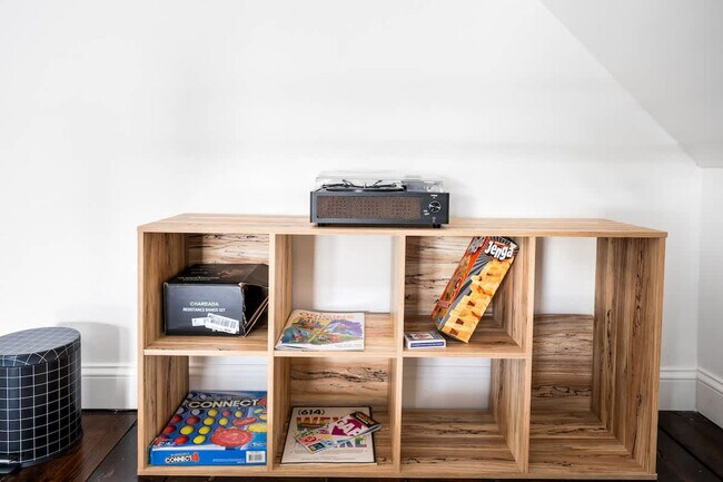 Building Photo - 98 Brickel St