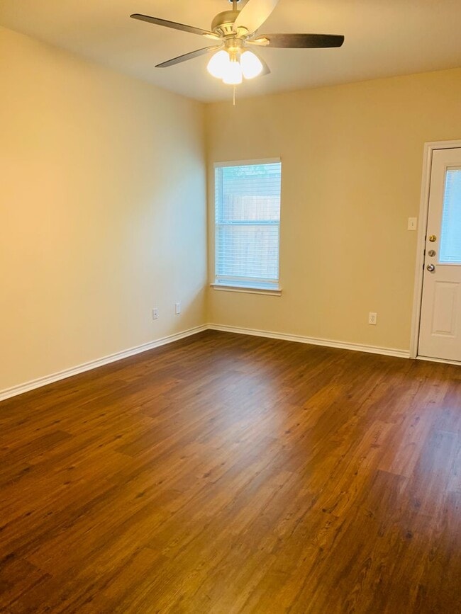 Building Photo - 3/2 Duplex in Arlington