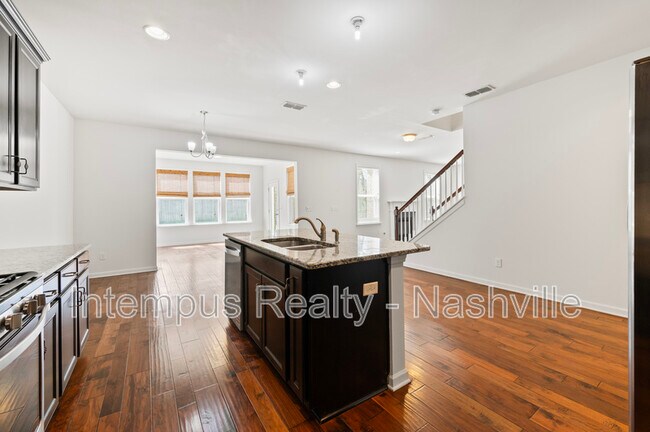 Building Photo - 2637 Miranda Dr