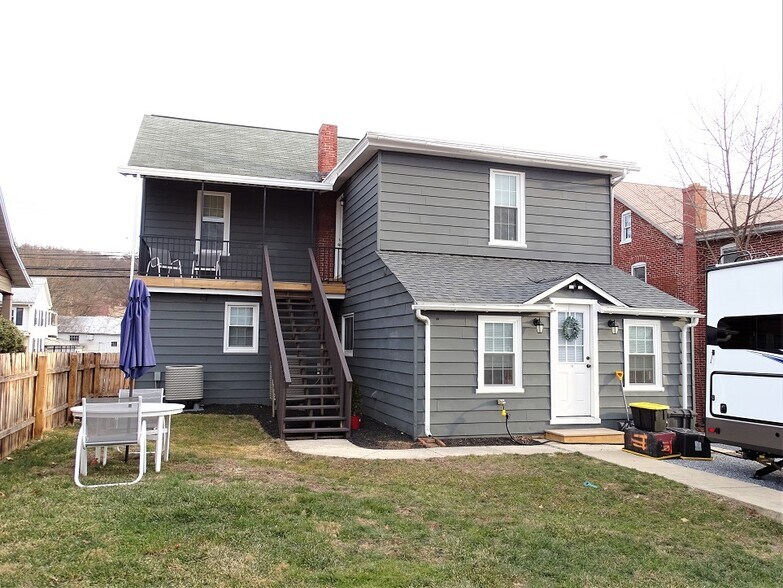 Building Photo - 783 E Main St