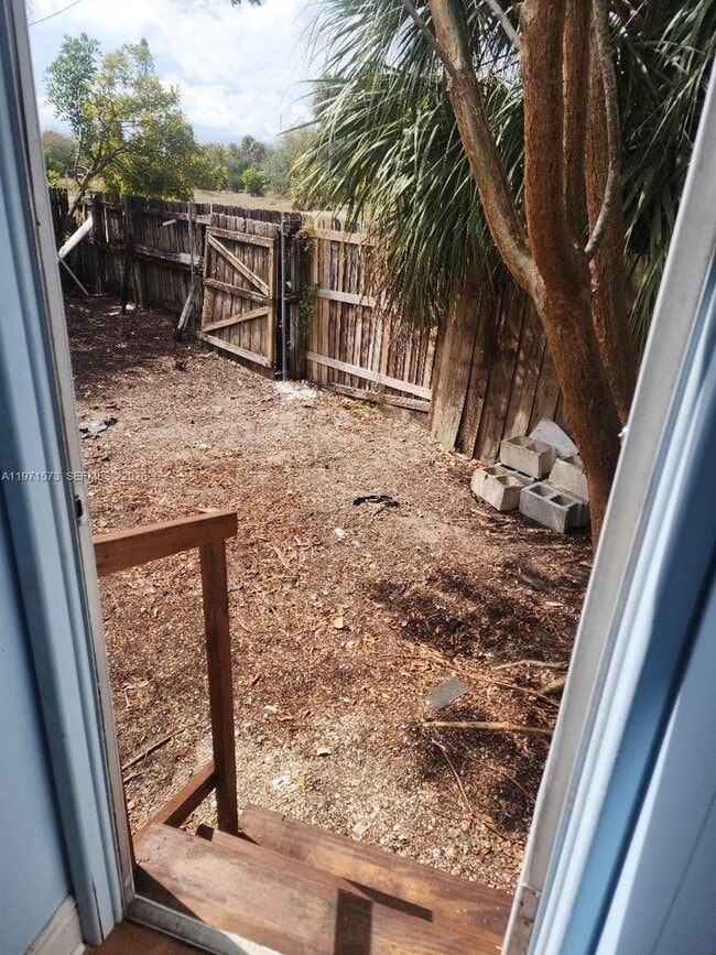 Building Photo - 9165 Highpoint Dr