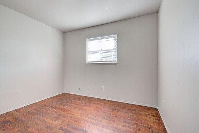 Building Photo - 1528 SE 49th Terrace