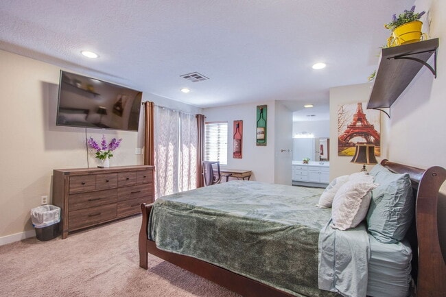 Building Photo - 2342 Viewcrest Rd