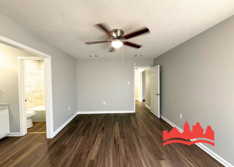 Building Photo - 5950 Beauvoir Dr