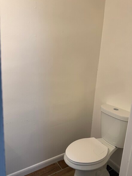 Building Photo - 323 Forest Park Rd