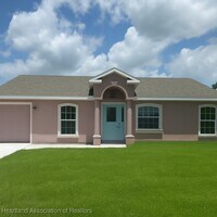 Building Photo - 601 Avalon Ln