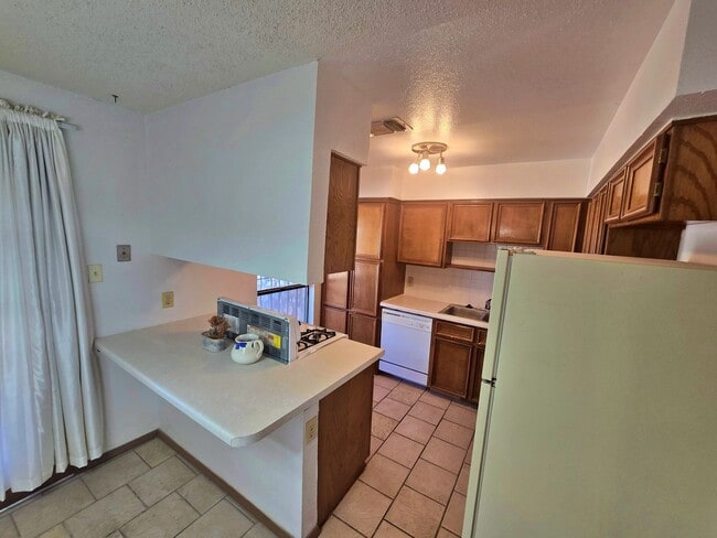 Building Photo - Mountain view cozy Home Ready for move in