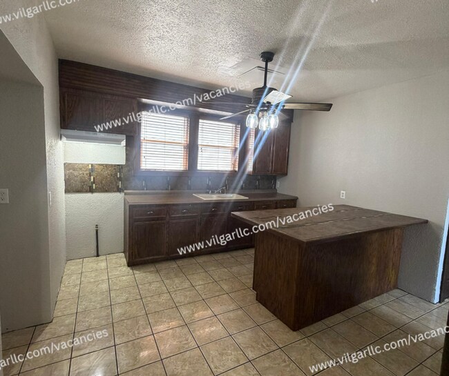 Building Photo - 3713 Hemlock St