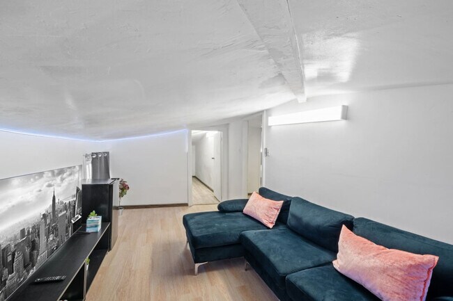 Building Photo - 21 Lord Ave