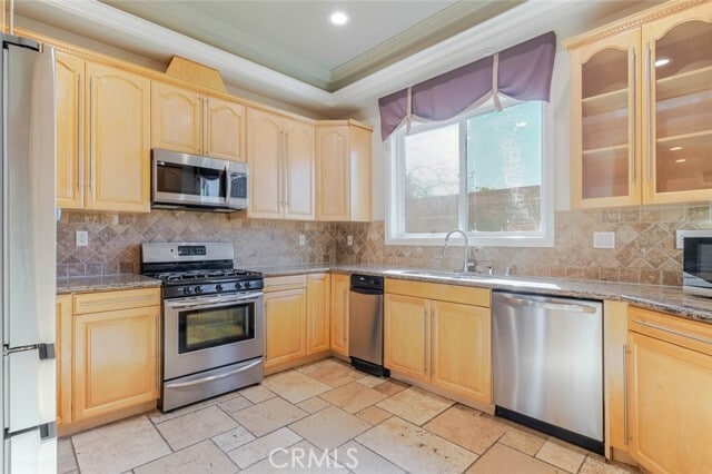 Building Photo - 711 E Angeleno Ave