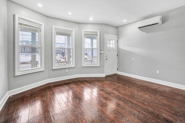 Building Photo - 877 Madison Ave