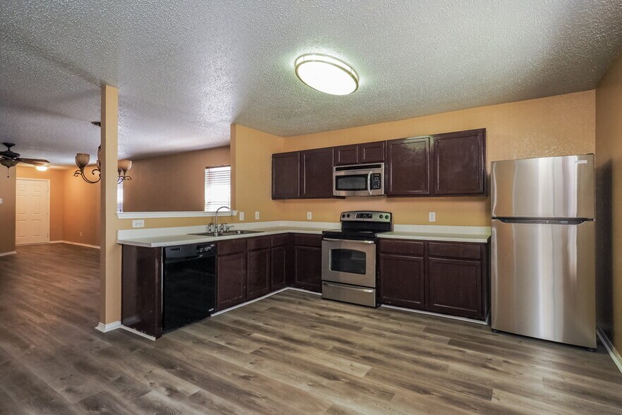 Building Photo - 5213 Bedfordshire Dr