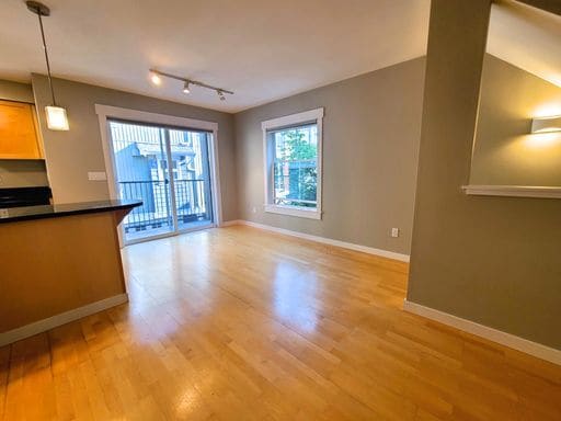 Building Photo - Stunning Three Level Townhome in Green Lak...