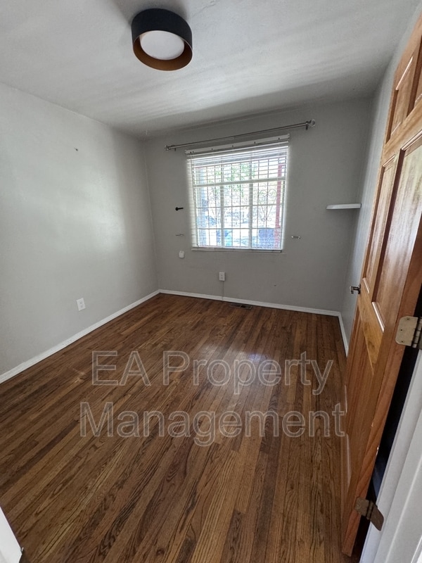 Building Photo - 505 7th St SW