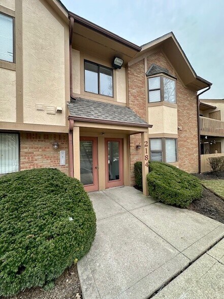 Building Photo - 2184 Hedgerow Road