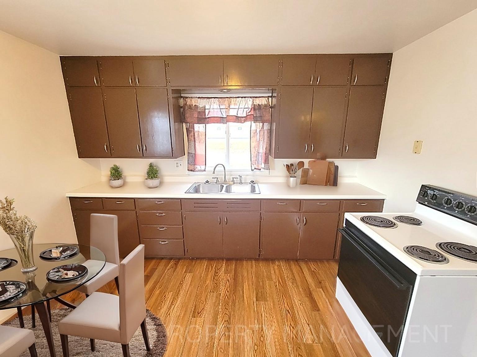 Building Photo - 1106 S Bahnson Ave